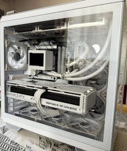 🎮 ÜST DÜZEY FULL WHITE AMD Gaming Canavarı | RTX 4090 + Ryz thumb 1