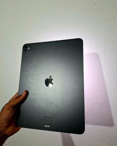 📱 iPad Pro 13" M4 | 256GB | %93 Pil | Magic Keyboard + Appl