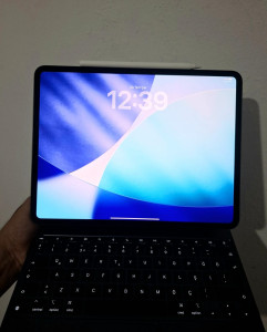 📱 iPad Pro 13" M4 | 256GB | %93 Pil | Magic Keyboard + Appl thumb 1