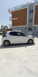 2020 Toyota Yaris thumb 2