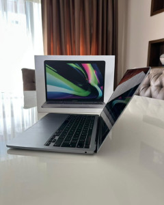 💻 2020 MacBook Pro 13” | Silver | 16GB RAM | 1TB SSD